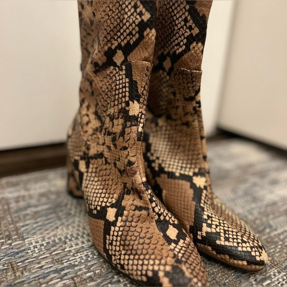 Zara faux snakeskin chunky mod go go boots. Size 6 NWOT